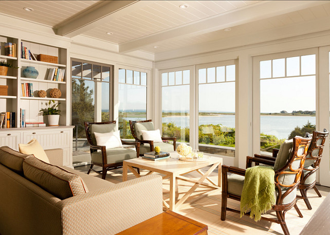 Coastal Living Room Decor Ideas. This coastal living room is perfect! #LivingRoom #CoastalInteriors 