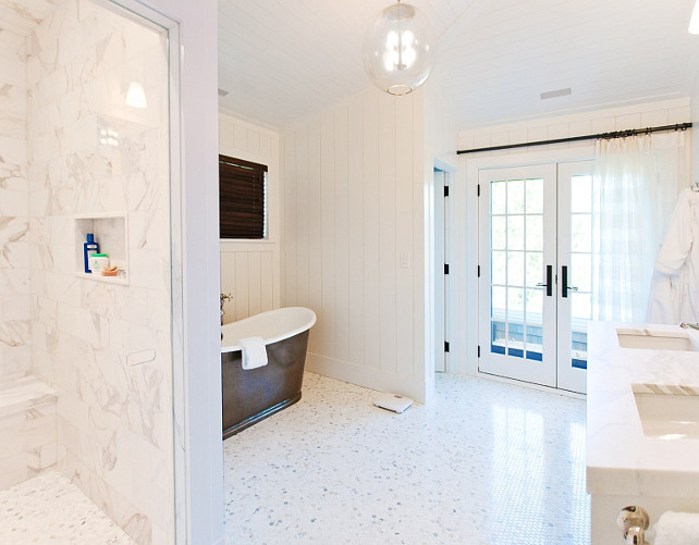 Bathroom. Beach House Bathroom. White bathroom beach house. #Bathroom #BeachHouse Via Sotheby's Homes.