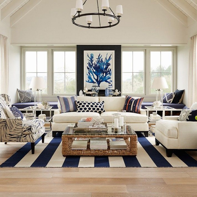 Beach House Living room with classic blue and white decor. #BlueandWhite #LivingRoom #Coastal #Decor Via R Style.