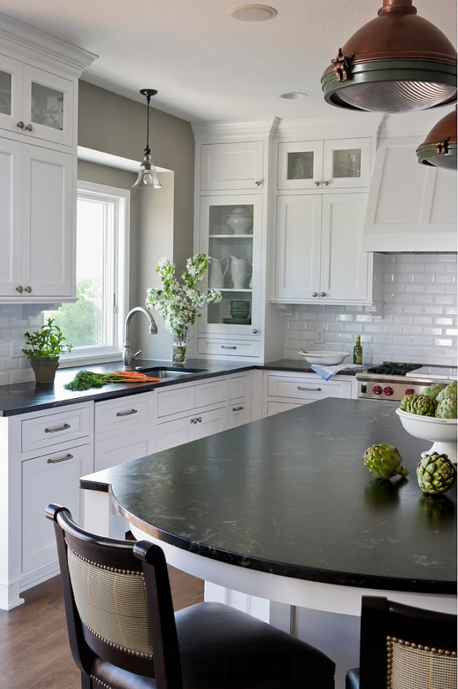 Benjamin Moore Simply White. Benjamin Moore Simply White. Benjamin Moore White Kitchen Paint. #BenjaminMooreSimplyWhite #BenjaminMooreWhiteKitchenPaint