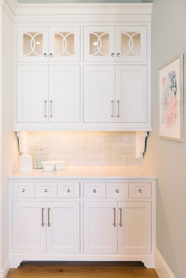 Benjamin Moore White Dove Cabinet Paint Color. Benjamin Moore White Dove Butlers Pantry Cabinet. Benjamin Moore White Dove Paint Color. #BenjaminMooreWhiteDove