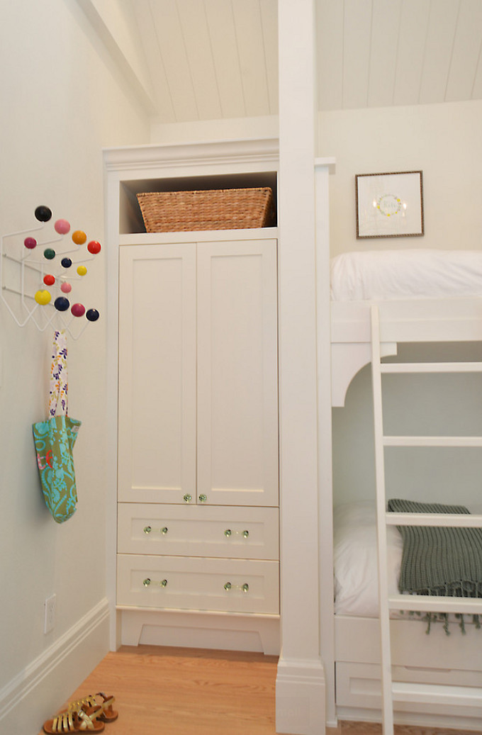 Bunk room closet ideas. Bunk room with built-in closet - cabinet. #BunkRoom #Closet.