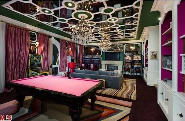 Cool or Fool: Christina Aguilera's House For Sale - Home Bunch ...