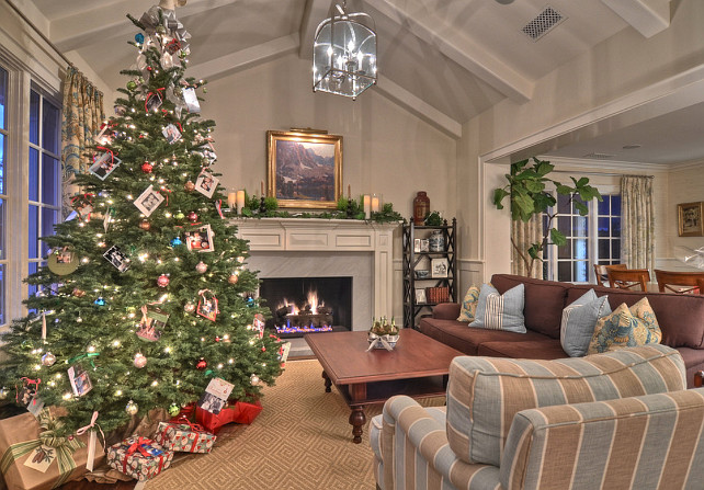 A Family Home Decorated for Christmas - Home Bunch Interior Design Ideas A Family Home Decorated for Christmas - Home Bunch Interior Design Ideas