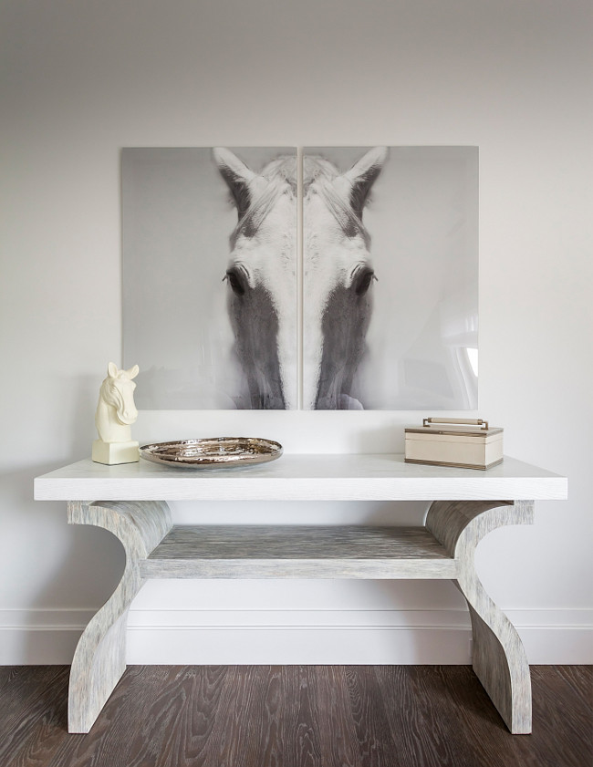 Foyer Horse artwork. Black and white horse artwork. Gray foyer with back and white horse artwork. #Horse #Artwork #Blackandwhite #Foyer Sofia Joelsson.