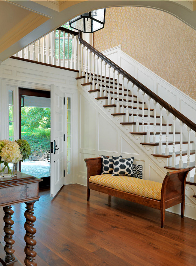 Foyer. Traditional Foyer Design. #Foyer #TraditionalInteriors