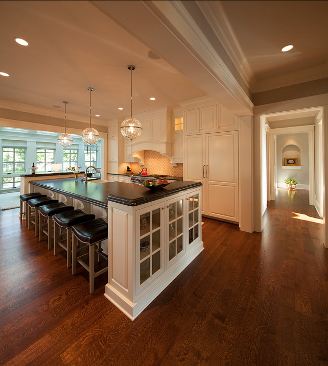Traditional Home with Transitional Interiors - Home Bunch ...