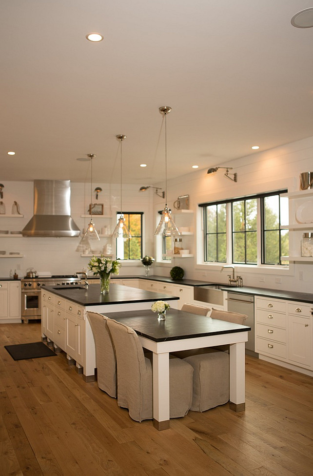 Kitchen with Island and island eating area. Hahn Builders.