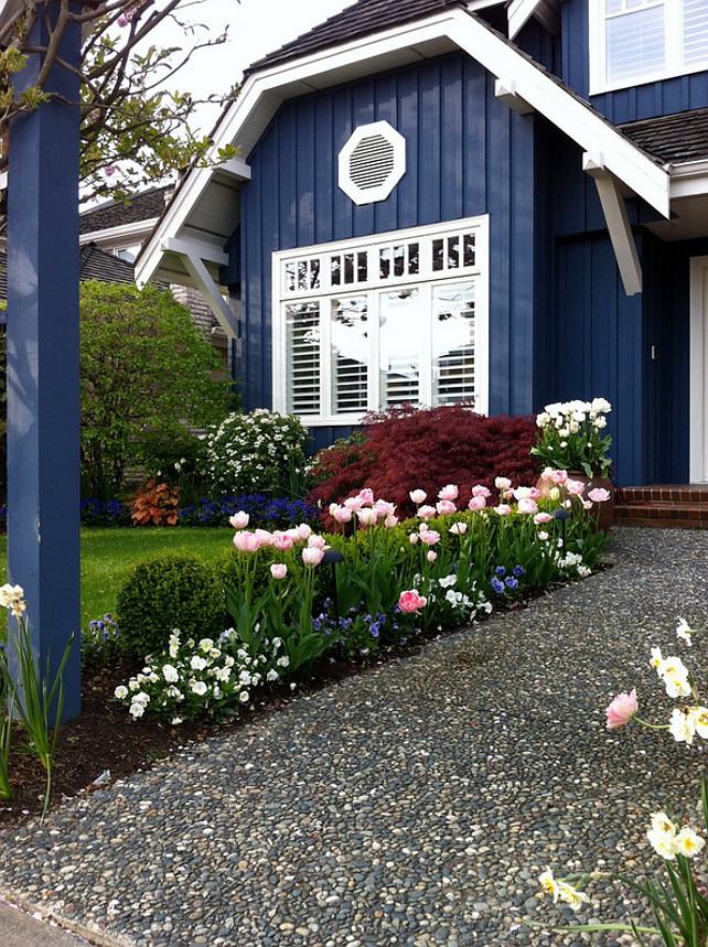 Navy Blue Home Exterior Paint Color. Benjamin Moore Newburyport Blue. #BenjaminMooreNewburyportBlue Glenna Partridge.