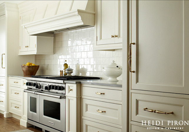 Off-White Kitchen. Off-white kitchen cabinet paint color. #OffwhiteKitchen #kitchen #CreamWhiteKitchen #CreamyWhiteKitchen