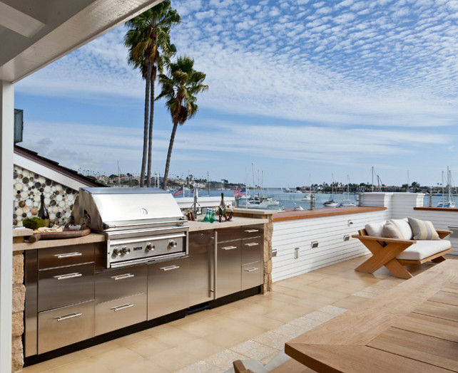 Outdoor BBQ Area. BBQ Area Ideas. Outdoor kitchen with bbq. Outddor kitchen with bbq on rooftop in a beach house in California. #BBQ #OutdoorKitchen #Rooftop