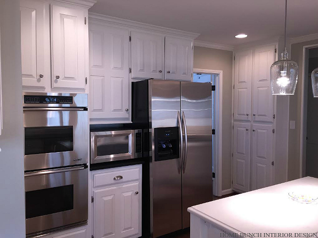 Painting Kitchen Cabinets. How to transform Old Cabinets into New with Paint. #PaintingKitchenCabinets Home Bunch Interior Design.