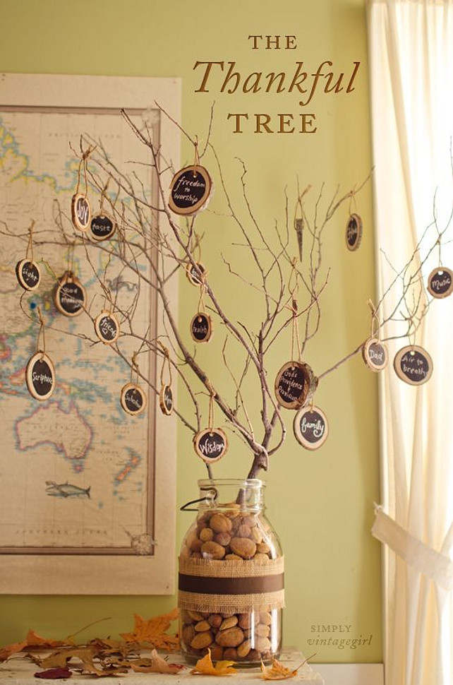 Thankful Tree. Ideas for Thanksgiving. Thanksgiving Ideas. DIY Thanksgiving Tree. Gratitude. Thanksgiving.  Via Simply Vintage Girl.