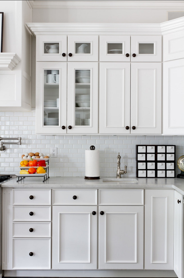 KItchen Countertop. This kitchen have a very classic look thanks to its white marble countertop. #KitchenCountertop #Marble #Countertop #Kitchen