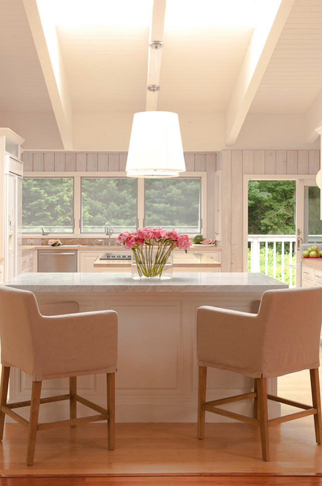 Kitchen. This kitchen is beautiful and I really love the counterstools. #Kitchen 