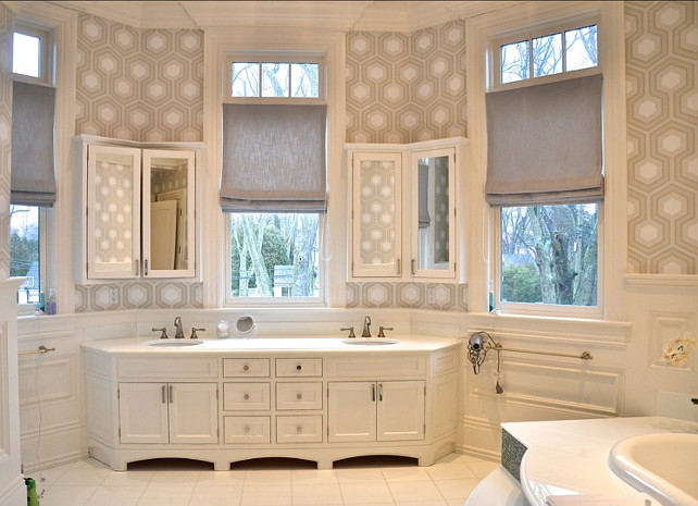 Bathroom. Great bathroom design with wallpaper. #Bathroom #Wallpaper