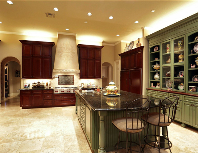 French Kitchen. This French Kitchen feels very grand and luxurious. #FrenchKitchen #BigKitchens
