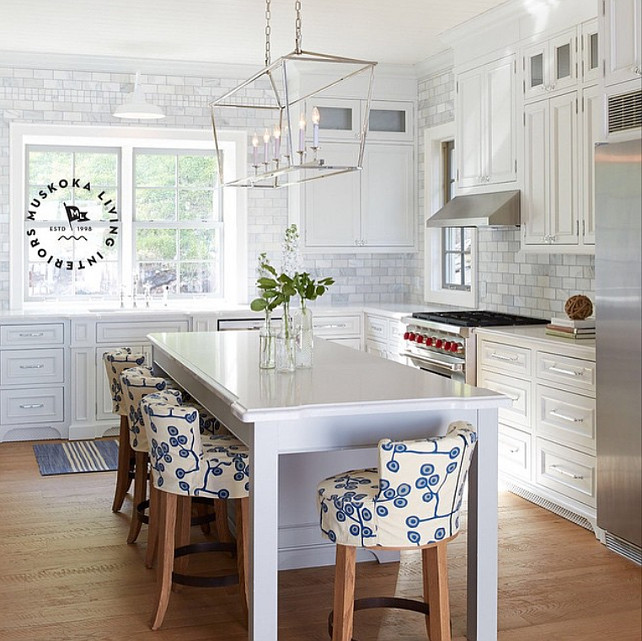 Kitchen. New kitchen design by Muskoka Living Interiors. Simple and perfectly coastal kitchen. #muskokalivingprojects #muskokalivinginteriors #lakehouse #muskoka #kitchendesign #kitchen #coastalkitchen #newKitchenDesign 