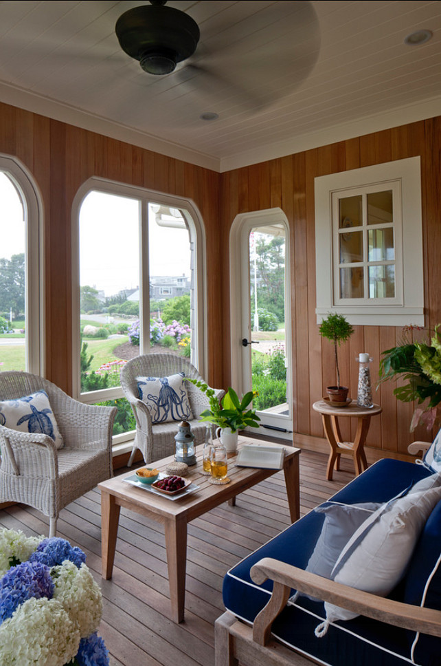 Sunroom. Welcoming Coastal Sunroom. #Sunroom #CoastalDecor #Patio