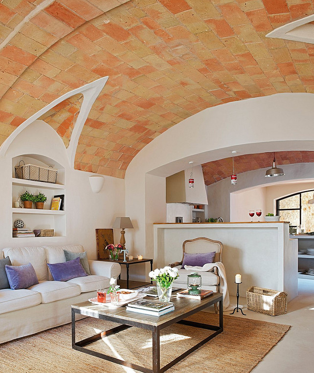 Family Room. Neutral family room decor ideas. I am loving the ceilings in this family room. #FamilyRoom #Interiors