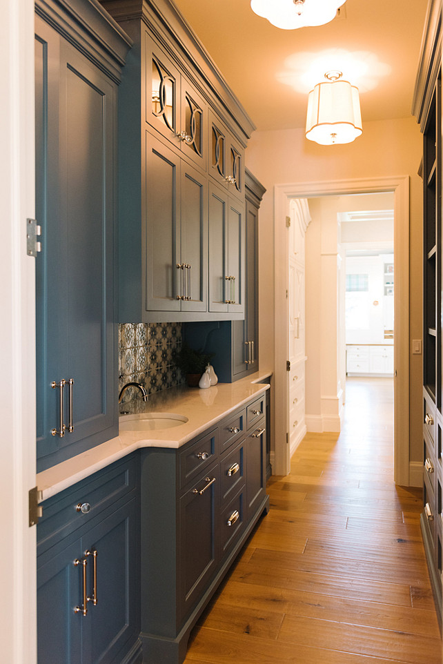 Benjamin Moore Philipsburg Blue HC-159. Navy Cabinet Paint Color. Navy Kitchen Cabinet paint color. Benjamin Moore Philipsburg Blue HC-159. Benjamin Moore Philipsburg Blue HC-159. #BenjaminMoorePhilipsburgBlue #BenjaminMooreHC159 #NavyCabinet #PaintColor #NavyKitchen #BenjaminMoorePaintColors