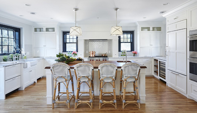 White kitchen with black accents. White and Black Kitchen. #WhiteandBlack #Kitchen Martha O'Hara Interiors.