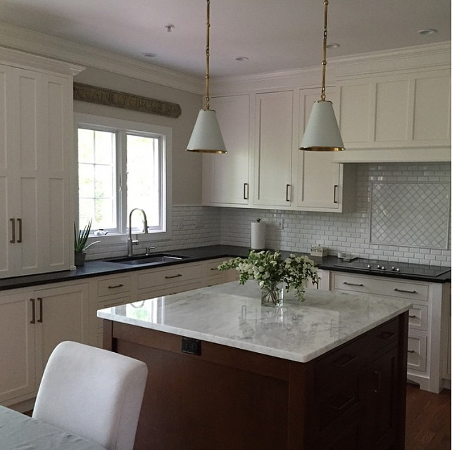 White Dove OC-17 Benjamin Moore Kitchen. Kitchen cabinet painted in White Dove OC-17 Benjamin Moore. Benjamin Moore White Dove OC17 Kitchen Cabinet Ideas. #KitchenOC17 #KitchenBenjaminMooreWhiteDove #WhiteDovePaint #BenjaminMooreOC17 #BenjaminMooreWhiteDove #BenjaminMooreWhite #BenjaminMoorePaintColors Kate Abt Design.