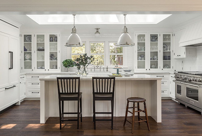 Black and White Modern Farmhouse Kitchen - Home Bunch Interior