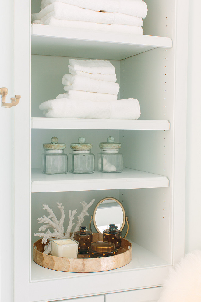 Bathroom Bookshelf Decor Ideas. How to decorate bathroom bookshelves. Natalie Clayman Interior Design.