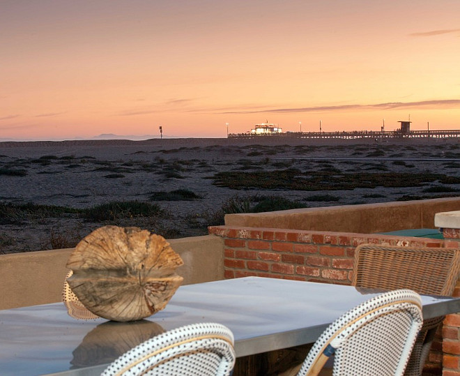 Beach house patio in California #BeachHouse #California Blackband Design.