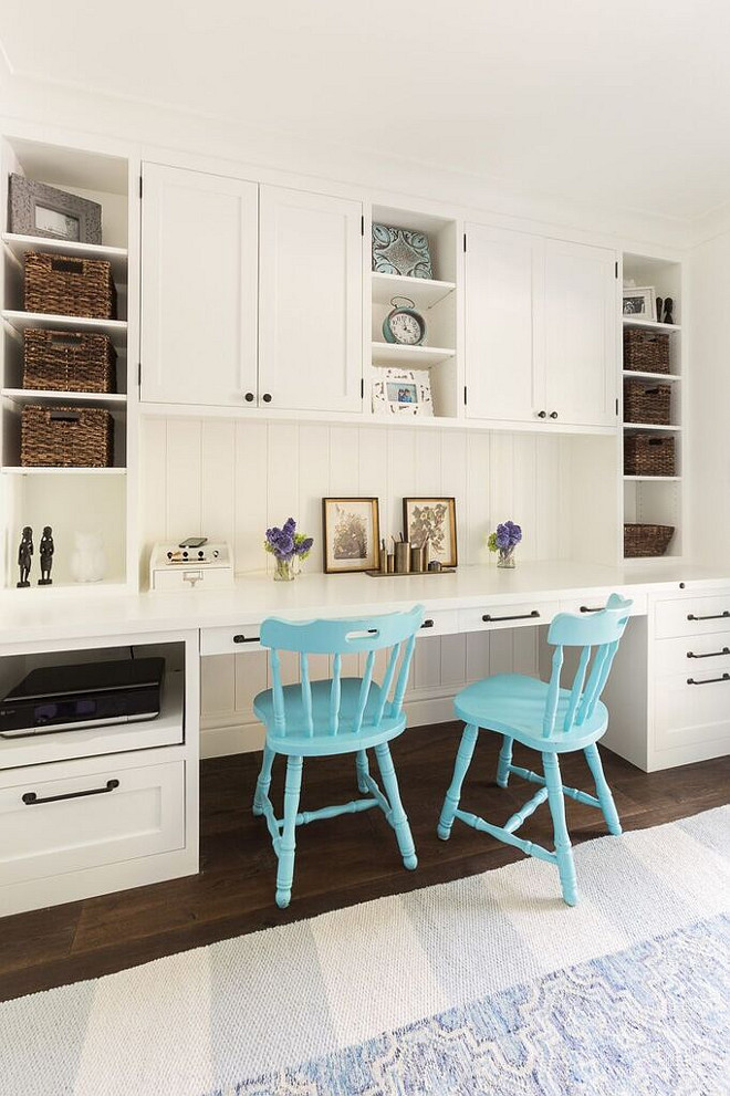 Kitchen Desk. Kitchen desk painted in Benjamin Moore Simply White OC-117. Kitchen Desk Cabinet Benjamin Moore OC-117 Simply White. #BenjaminMooreSimplyWhite #Kitchen #DeskHeydt Designs.