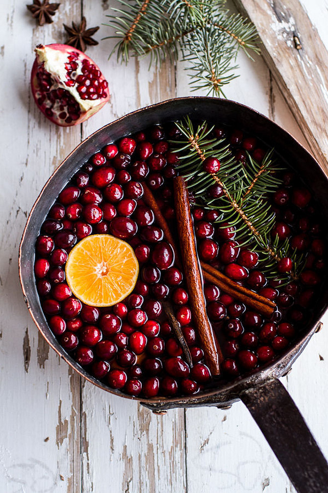 Christmas. How to make your home smell like Christmas. Simmering potpourri pot: Mix any combination of scents that make you think of the holiday (cranberries, pine, cinnamon, nutmeg...and the list goes on) and simmer in a pot of water for as long as you like to make your home smell like the yummiest one on the block. Via Domino Magazine. Photography by HALF BAKED HARVEST. 