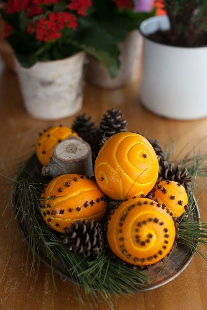 Easy Christmas centerpiece. Orange clove pomander balls. Simple idea, big smell! Citrus and cloves go together like marshmallows and cocoa, so poke an orange with tiny cloves in any design you like. Hang them or display in bowls around the house for an intoxicating and spicy scent. Photography by SIMPLE BITES. Via Domino magazine. 