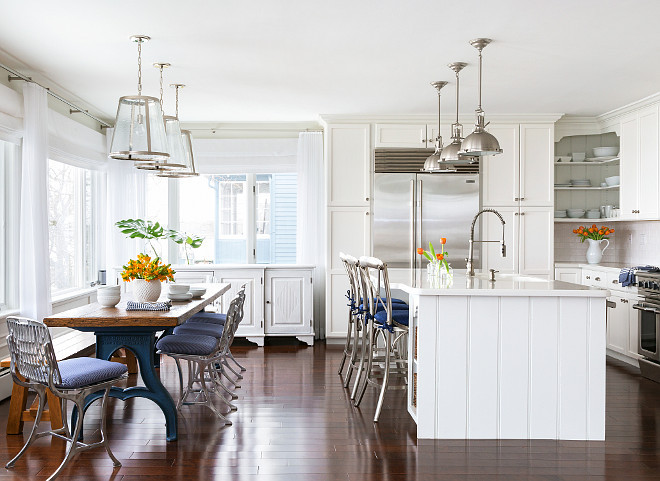 Benjamin Moore White Dove OC-17. Kitchen walls and cabinet paint color is Benjamin Moore White Dove OC-17. #BenjaminMooreWhiteDoveOC17 #BenjaminMooreWhiteDove #BenjaminMooreOC17 #Kitchen #BenjaminMoorePaintColors