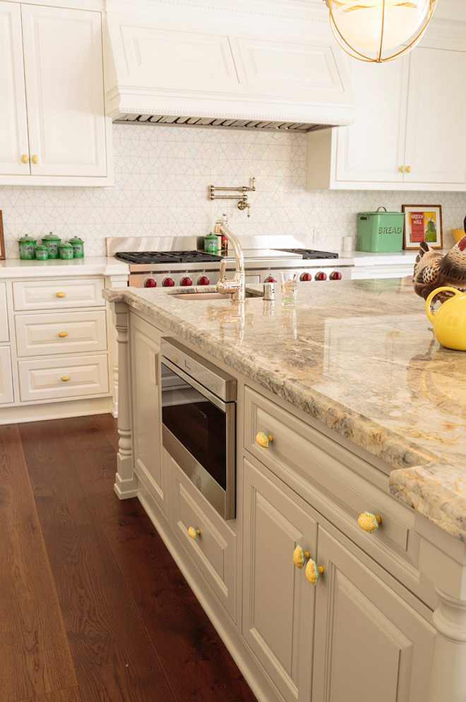 Walker Zanger Quartz. Kitchen Countertop is quartz from Walker Zanger. Kitchen faucet is Country Side Lever Pull-Out Kitchen Faucet With Metal Lever by ROHL. #Kitchen #Faucet #Countertop #Quartz #WalkerZanger 