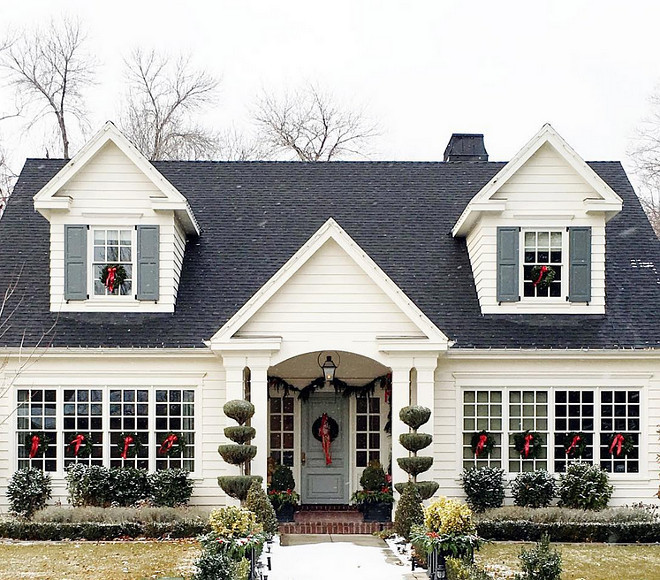 Natural Christmas Outdoor Decor. Traditional Natural Christmas Outdoor Decor. Natural Christmas Outdoor Decor Ideas. Home Exterior Natural Christmas Outdoor Decor. #Natural #Christmas #OutdoorDecor Photo by Studio McGee.