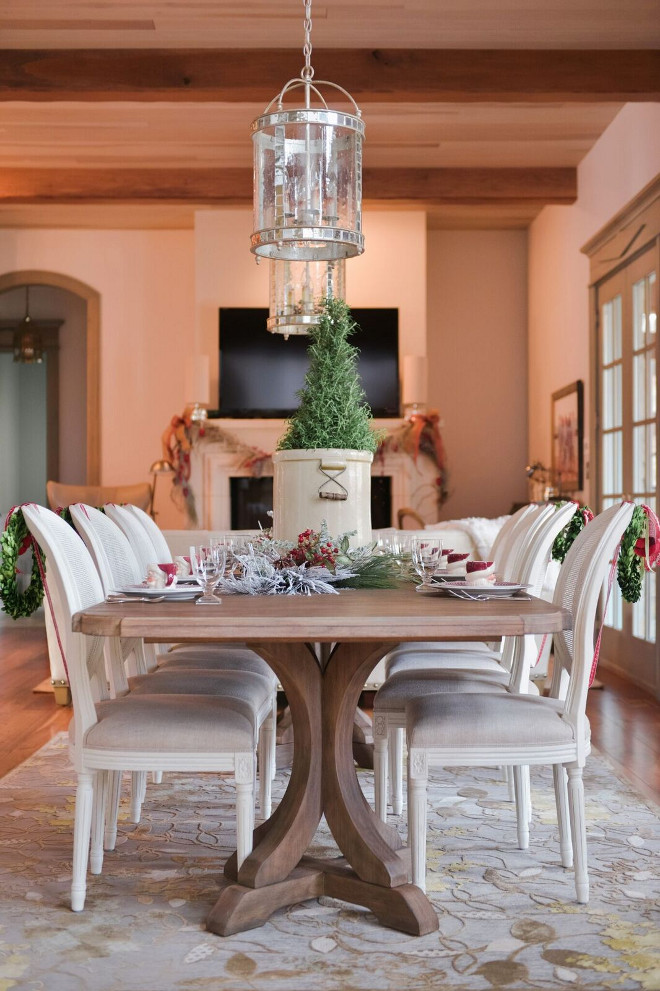 Christmas Dining Room. Christmas Dining Room Decor. Christmas Dining Room Decorating Ideas. Christmas Dining Room Decor. #Christmas #DiningRoom #Decor #ChristmasDecor Gatehouse No.1.