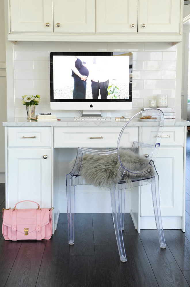 Kitchen Desk. Kitchen Built in Desk. Kitchen cabinet extends to desk area. #kitchen #desk