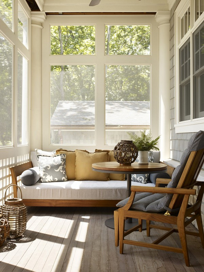 Screened Daybed Porch. Screened porch with daybed. Screened porch. #Screenedporch Hickman Design Associates.