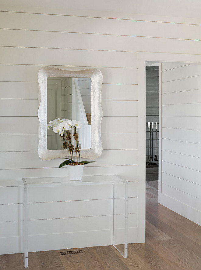 Shiplap Walls painted in Benjamin Moore White Dove OC-17. #BenjaminMooreWhiteDove #Shiplap #walls Sophie Metz Design.