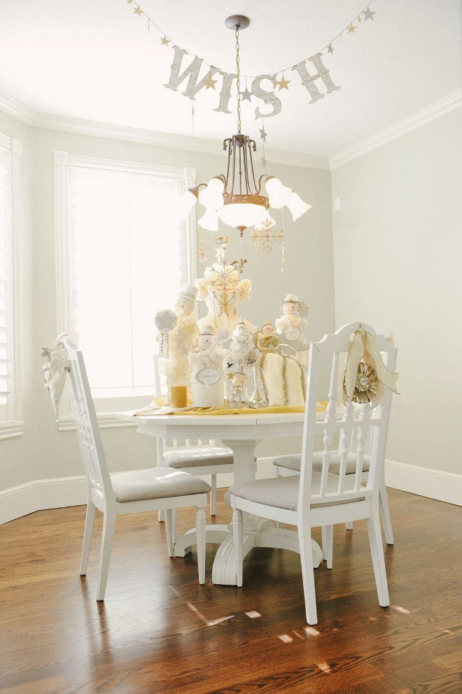 Small Dining Room Christmas Decor Ideas. #smallDiningroom #Chirstmas #ChristmasDecor #Christmas Gatehouse No.1.