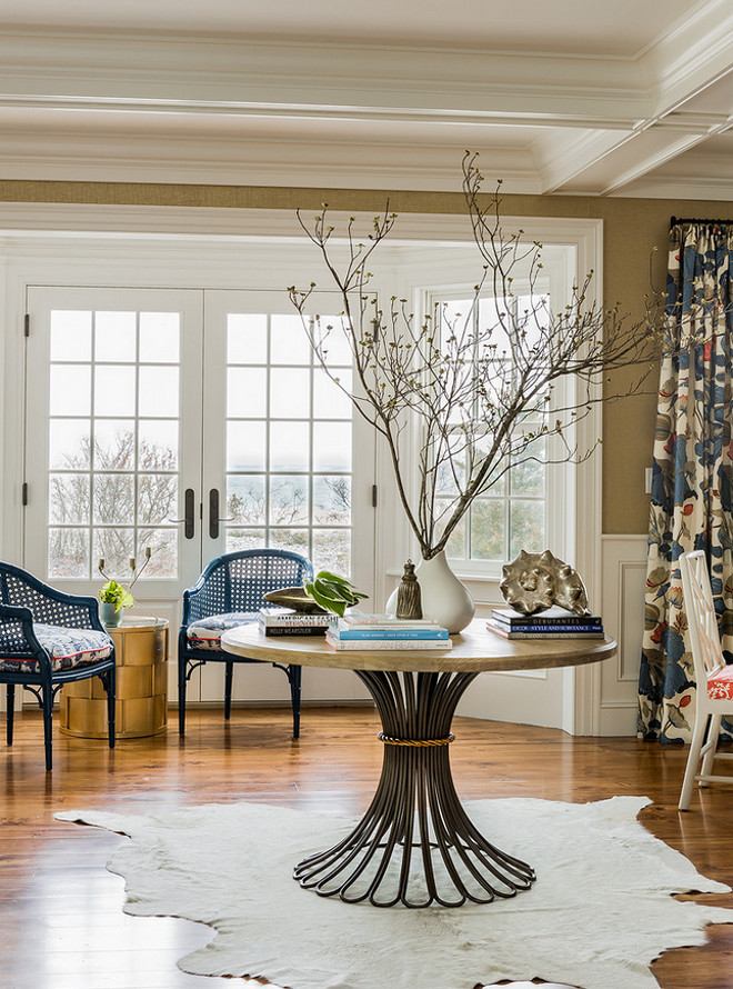 Round Foyer Table. Foyer Round Table Ideas. Round Table in foyer is Bunny Williams Home. #BunnyWilliamsHome #RoundTable #Foyer