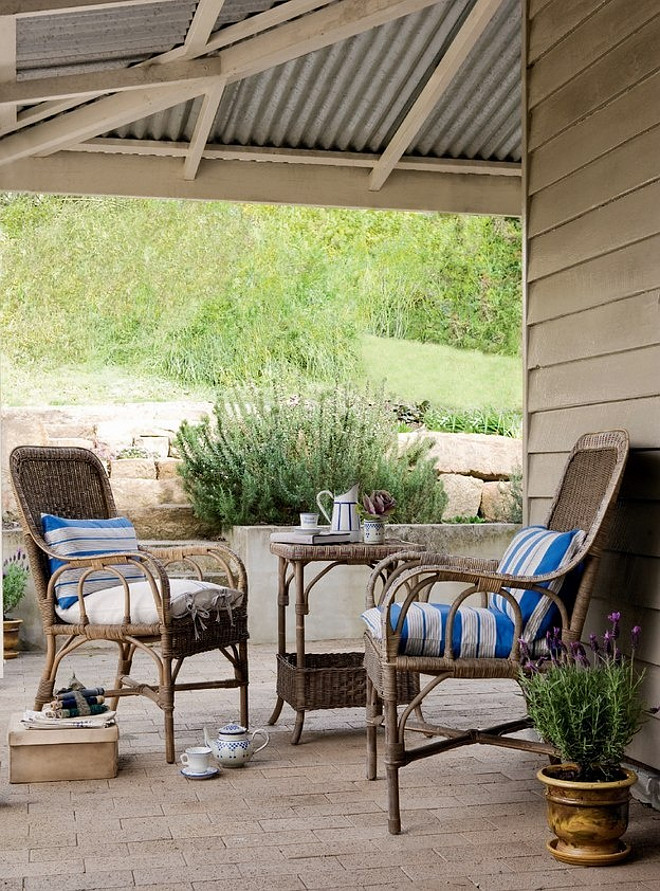Rustic home porch. Rustic farmhouse porch. Rustic home porch ideas. #RusticHome #Porch #Farmhouse Via Homelife