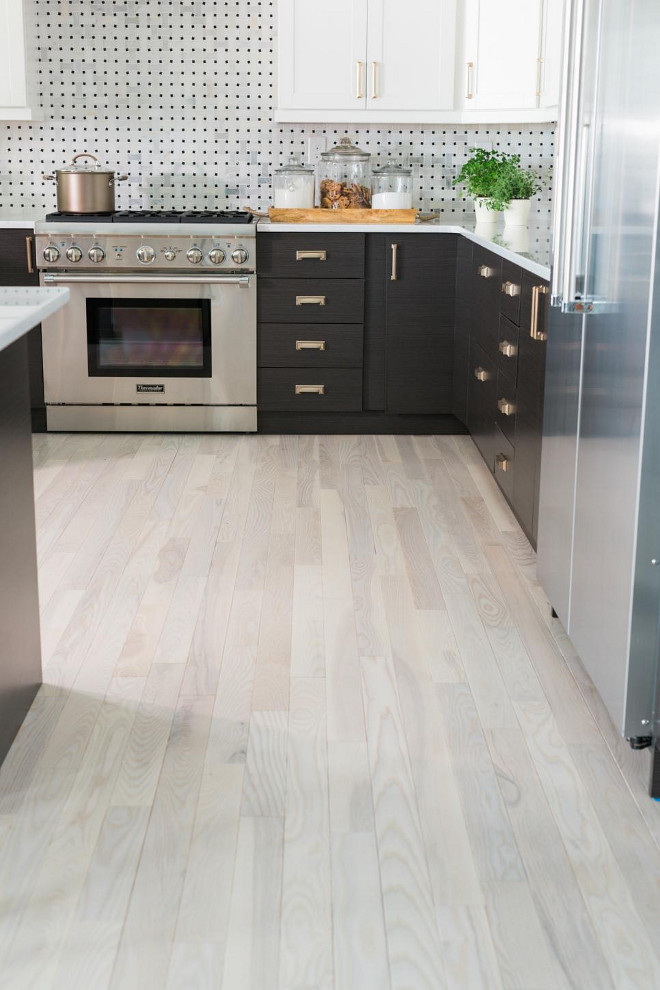 Two-toned Kitchen. Two-toned Kitchen Backsplash. Two-toned Kitchen Flooring. Two-toned Kitchen Hardware. Two-toned Kitchen Ideas #TwotonedKitchen