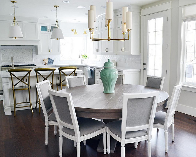 Kitchen brass lighting. Kitchen brass lighting ideas. Pendant lighting and chandelier in brass. Kitchen brass lighting #Kitchenbrasslighting Sita Montgomery Interiors