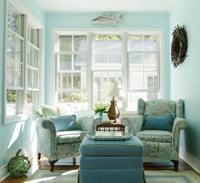 Small Lake Cottage With Turquoise Interiors Home Bunch