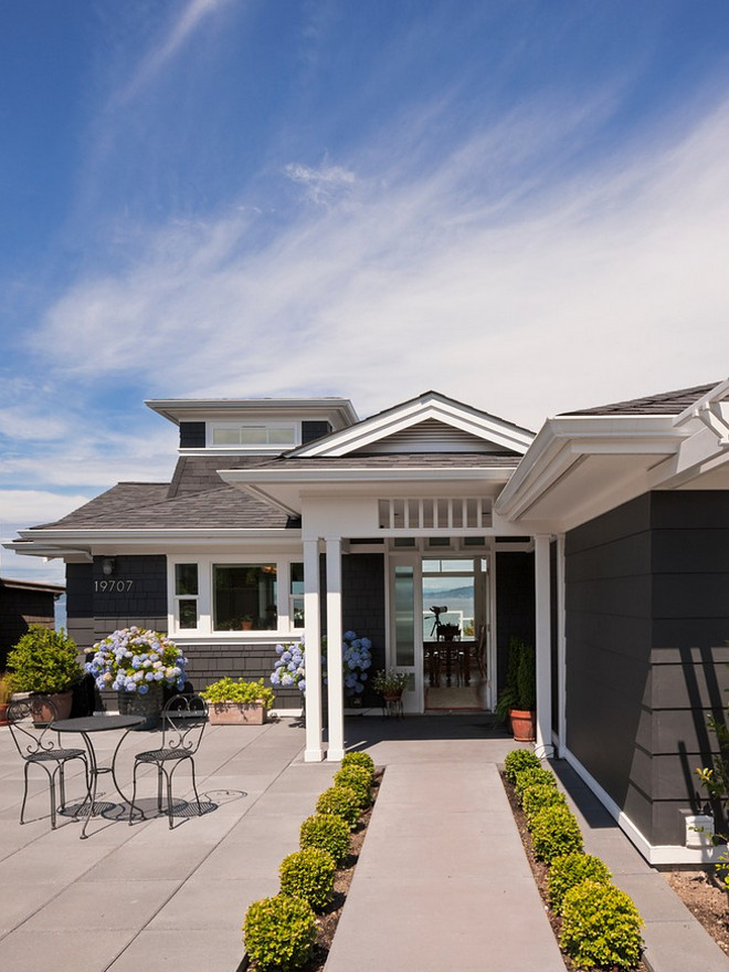 Benjamin Moore Graphite. Charcoal exterior paint color ideas. Benjamin Moore Graphite 1603. Charcoal home exterior paint color Benjamin Moore Graphite. #BenjaminMooreGraphite #Charcoalexteriorpaintcolor #exteriorpaintcolor Scott Becker Architect