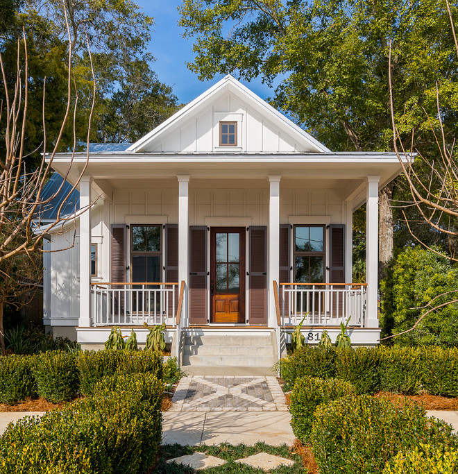 Benjamin Moore White Wisp OC-54. Benjamin Moore White Wisp OC-54 Paint Color. Benjamin Moore White Wisp OC-54 White exterior paint color. Benjamin Moore White Wisp OC-54 #BenjaminMooreWhiteWispOC54 #BenjaminMooreWhiteWisp #BenjaminMoorePaintColors Dalrymple Sallis Architecture