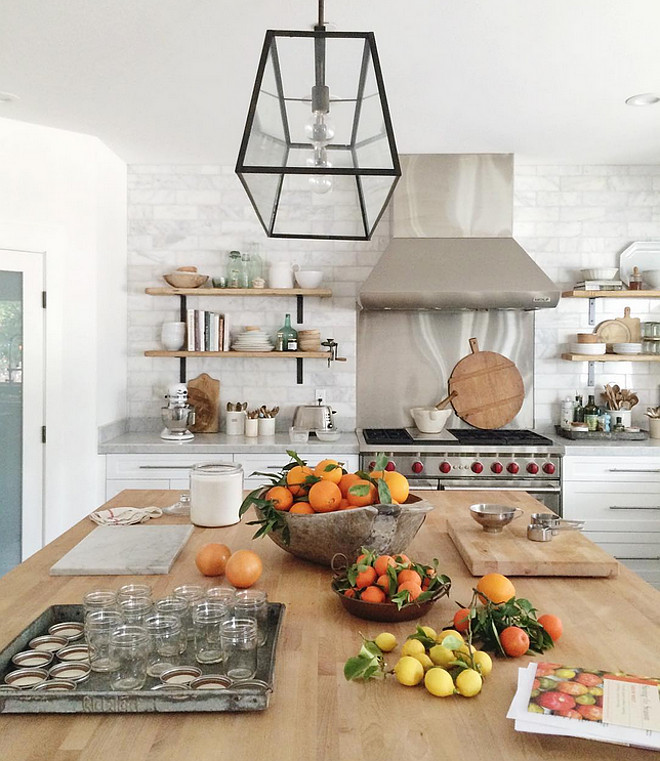 Farmhouse kitchen. Farmhouse kitchen Ideas. Beautiful Farmhouse kitchen. #Farmhousekitchen #FarmhousekitchenIdeas #FarmhousekitchenDecor #Farmhousekitchens Heather Bullard.