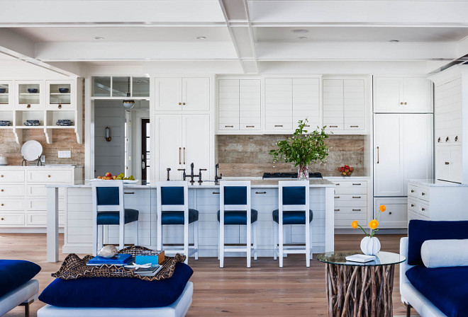 White kitchen with reclaimed wood backsplash. Beach house kitchen with reclaimed wood backsplash. #Kitchen #Beachhousekitchen #reclaimedwoodbacksplash Asher Architects